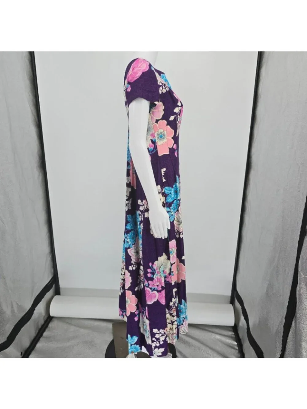 Vintage 1960s Ui-Maikai Hawaiian Aloha Wear Purple Floral Maxi Tiki Dress (S)